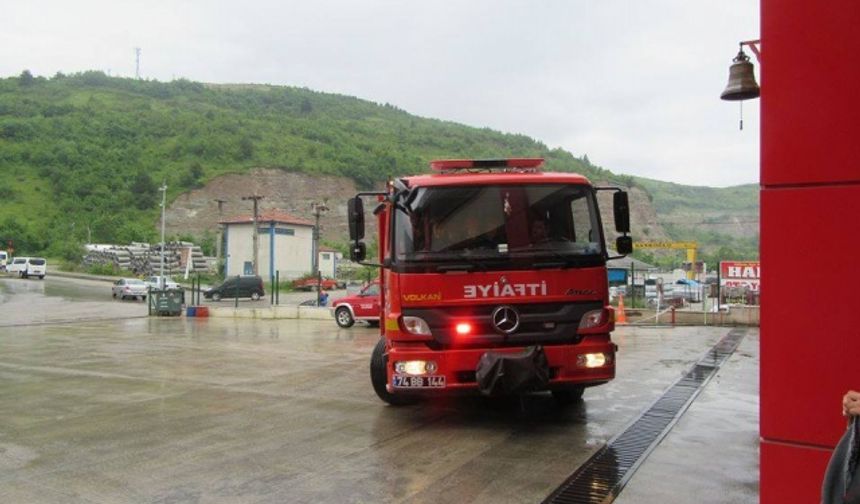 Bartın Abdipaşa İlköğretim Okulunda öğrenim gören 25 öğrenciye Bartın İtfaiyesinde eğitim verildi.