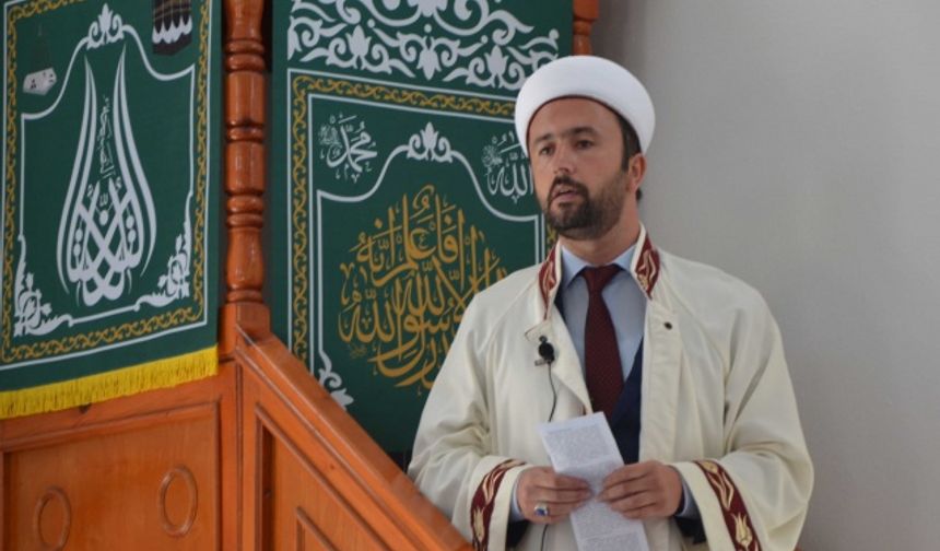 Bartın Üniversitesi İslami İlimler Fakültesi öğretim elemanları tarafından düzenlenen programda 15 Temmuz’da hayatını kaybeden 249 şehit için Kur’an okunup, dualar edildi.