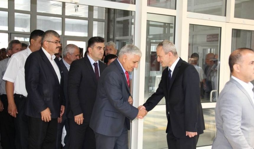 Ramazan Bayramı kutlamaları çerçevesinde Bartın Valiliğinde bayramlaşma merasimi düzenlendi.