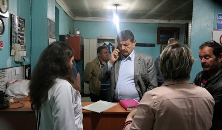 Bartın'da etkili olan yağışlar sonucu Bartın Irmağı'nda meydana gelebilecek taşkın riskine karşı vatandaşların tedbirli olmaları istendi.
