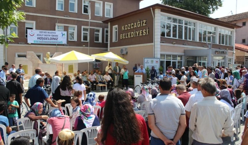 Bartın&#039;da Sağlık Bakanlığı ve Kozcağız Belediyesi’nin ortaklaşa düzenlemiş olduğu bisiklet dağıtım töreninde, orta ve lise çağında dereceye giren öğrencilere yaklaşık 166 adet bisikletin dağıtımı yapıldı.
