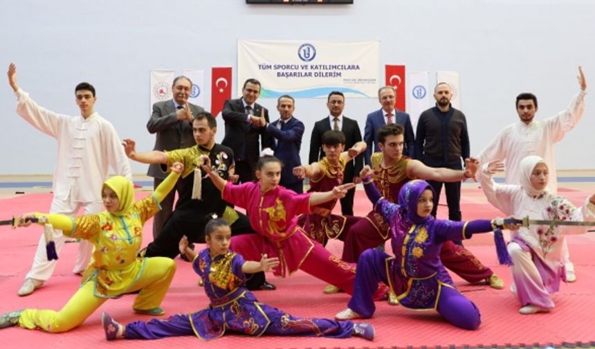 Bartın Üniversitesi ev sahipliğinde Türkiye Wushu Kung Fu Federasyonu iş birliğinde gerçekleştirilen etkinlikle 7 Wushu Kung Fu Dünya Şampiyonu milli sporcu Bartın’a geldi.