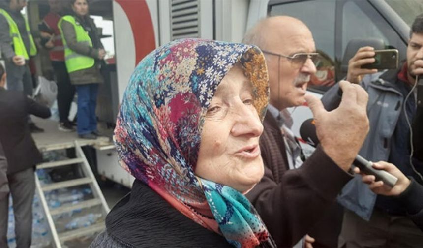 Akrabaları ve komşularına ulaşamayan Yıldız çifti, maden sahasında yakınlarını aradı. Ayşe Yıldız, &quot;Acı çok büyük. Bizim komşularımız vardı. Okan Akgül, Mehmet Bulut, Şaban Yıldırım; bunlar bizim komşularımız ve akrabalarımız. Bir haber alamadık. Daha çıkmadıklarını söylüyorlar. Şimdi bulamıyoruz onları ve bir haber alamadık. Ne oldu bilmiyoruz&quot; dedi.Hasan Yıldız ise &quot;Gençlerimiz gitti. Hep de genç delikanlılar. Bir tanesinin çocukları ikizmiş. Bir tanesinin eşi 5-6 aylık hamileymiş&quot; diye konuştu.