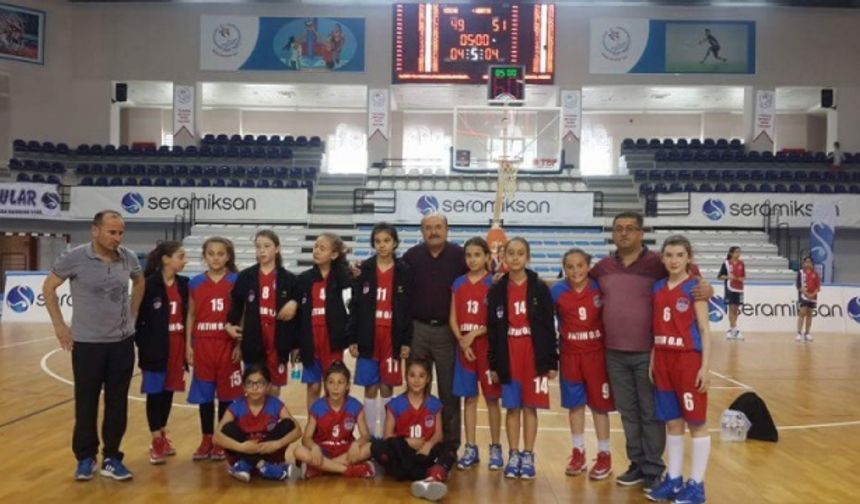 Bartın Fatih Ortaokulu Basketbol Küçük Kızlar Türkiye Şampiyonasında final müsabakalarını galibiyetle tamamladı.