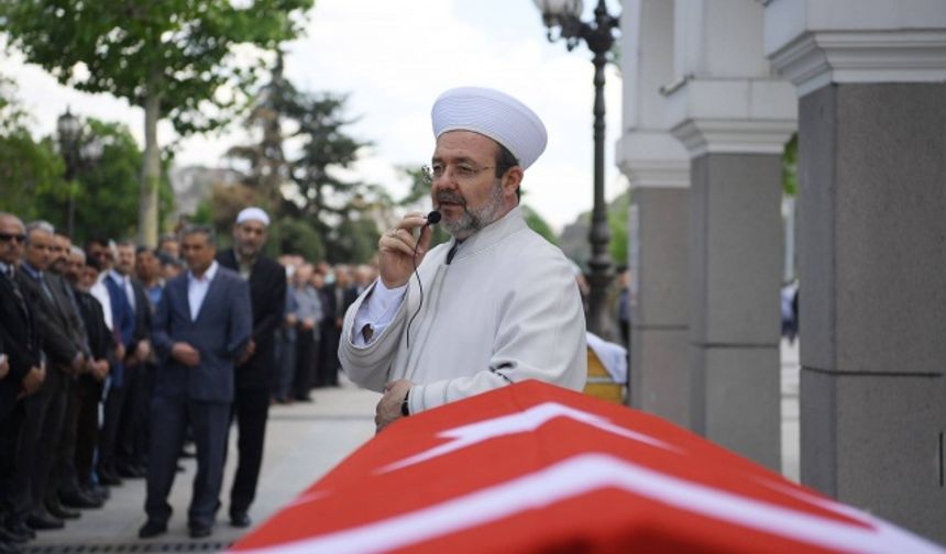Ankara Üniversitesi İlahiyat Fakültesi İslam Tarihi Ana Bilim Dalı Öğretim Üyesi Prof. Dr. İbrahim Sarıçam toprağa verildi.