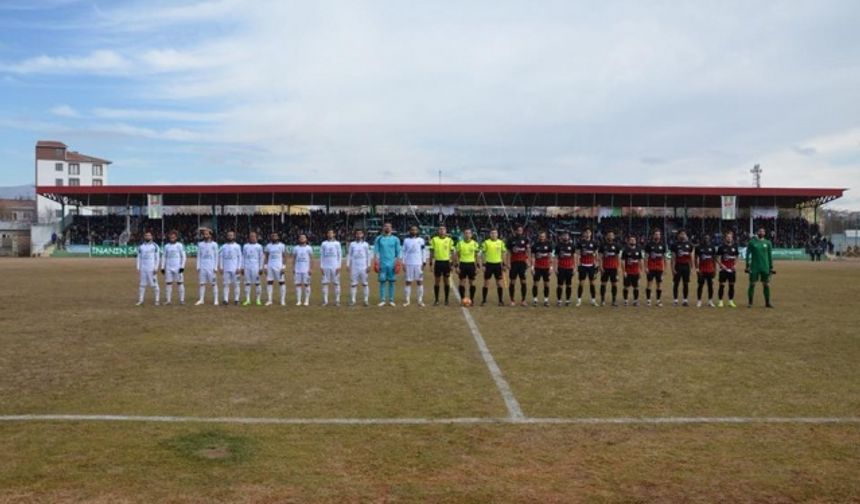 2017-2018 sezonunda Spor Toto Bölgesel Amatör Lig 6.grupta şampiyonluk mücadelesi veren Bartınspor, Kırşehir Belediyespor&#039;a konuk oldu