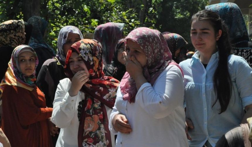 ANKARA’nın Nallıhan ilçesindeki özel bir firmaya ait maden ocağında hayatını kaybeden, 37 yaşındaki Macit Yüksel gözyaşları arasında toprağa verildi. Ayhan ACAR DHA