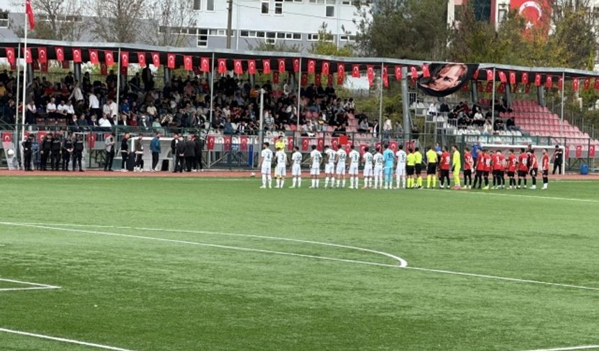 2023-2024 sezonunda Bölgesel Amatör Lig 12.grupta ilimizi temsil eden Bartınspor, sezonun üçüncü maçında Samsun temsilcisi Ünye 1957 Spor&#039;u konuk etti.
