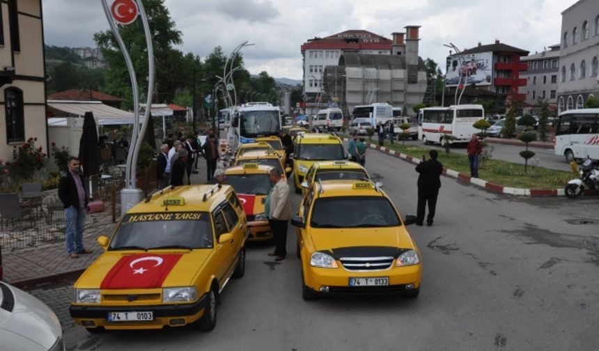 BARTIN Şoförler ve Otomobilciler Odası’na bağlı 200 araç şehitler için ‘saygı’ konvoyu düzenledi. Ayhan ACAR DHA