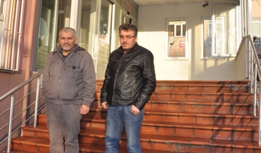 ABDULLAH AKTAS (FOTOGRAFTAKI), YUNANISTAN&#039;IN MORA YARIMADASI ACIKLARINDA SEYREDEN KURU YUK GEMISINDEN DUSEN DENIZCININ KARDESI SEZGIN AKTAS OLDUGUNU IDDA ETTI. FOTO-AYHAN ACAR-BARTIN-DHA