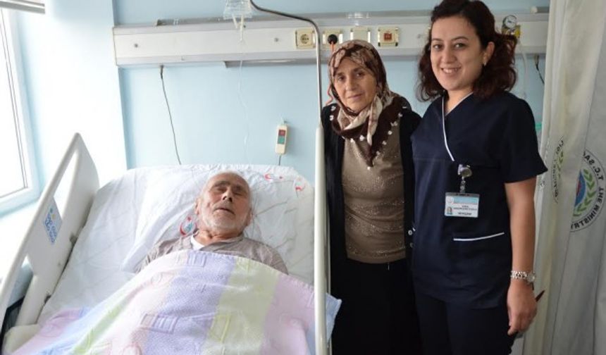 Bartın Devlet Hastanesi&#039;ne Kastamonu&#039;dan sevk edilen 86 yaşındaki Kadir PELENK adlı  hastaya ERCP ile başarılı bir operasyon gerçekleştirildi.