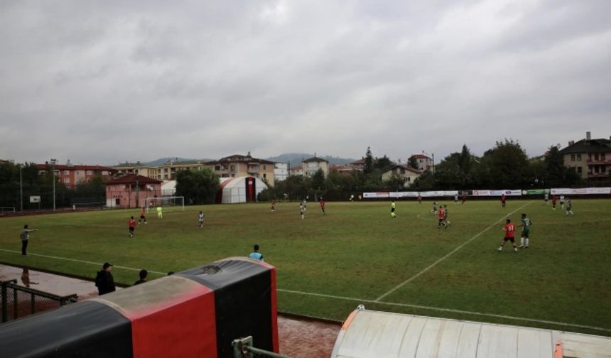 BAL 5.grupta ilk hafta maçında deplasmanda 1074 Çankırı Spor&#039;u 4-0 yenerek sezona iyi bir başlangıç yapan Bartınspor, saha ve seyircisinin önünde ilk maçına çıktı.