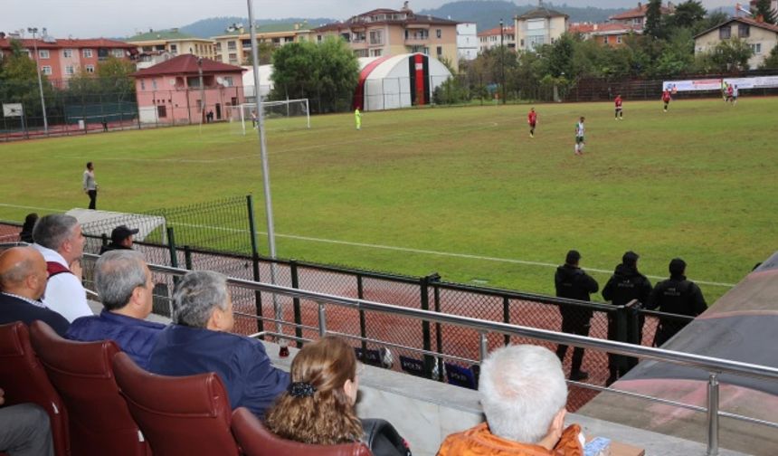 2022-2023 sezonu Bölgesel Amatör Lig 5.grupta 3.lige çıkma mücadelesi veren Bartınspor, ikinci hafta maçında Zonguldak temsilcisi Kozlu Belediyespor&#039;u ağırladı.
