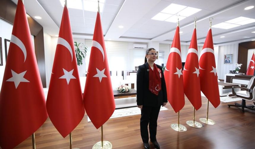 Vali Dr. Nurtaç Arslan, 29 Ekim Cumhuriyet Bayramı dolayısıyla Valilik Makamında tebrikleri kabul etti. Vali Arslan, tebrikata katılanların Cumhuriyet Bayramını kutladı.

Galeri devam ediyor  ⤵️
