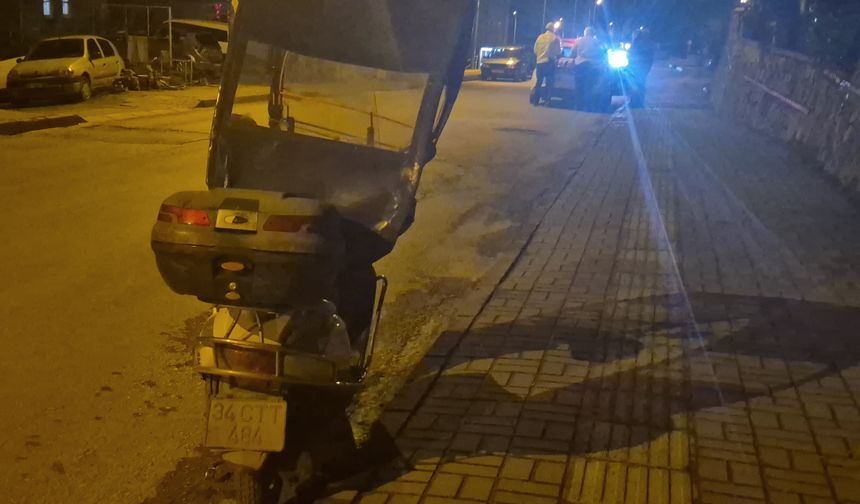 Edinilen bilgiye göre, Bartın'ın Tuna Mahallesi Türbeli Yolu Caddesi'nden şehir merkezi istikametine seyir halinde bulunan G.A. idaresindeki 34 CTT 484 plakalı motosiklet, yolun ortasında yürüyen N.T.'ye çarptı. Kazada yaralanan N.T., olay yerine çağrılan sağlık ekiplerinin müdahalesinin ardından ardından hastaneye kaldırıldı. N.T.'nin zihinsel engellli dolduğu öğrenilirken, şahsın sağlık durumunun iyi olduğu öğrenildi.