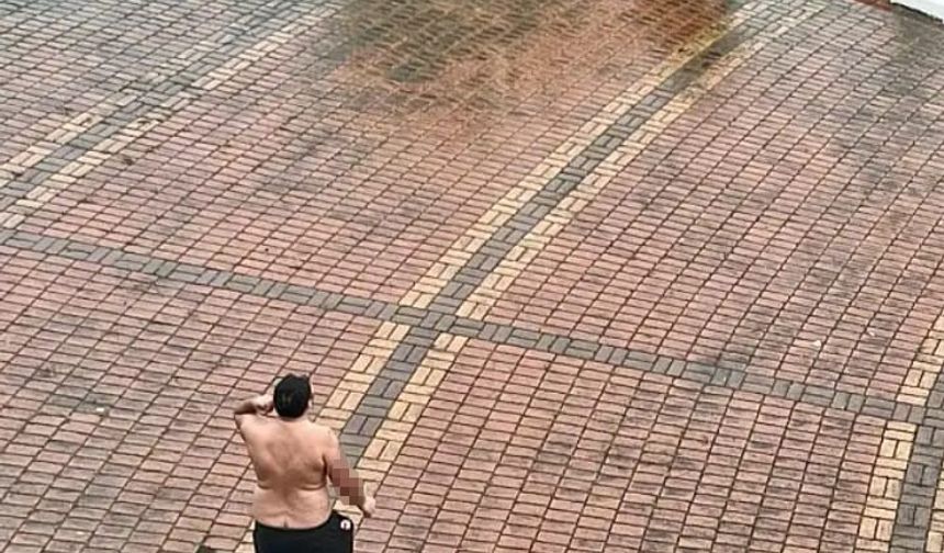CHP'li Bartın Belediye Başkanı Rıza Yalçınkaya'nın kendisine iş sözü verdiğini ileri süren S.B., ismindeki şahıs elinde kesici aletle yarı çıplak belediye binası önüne gelerek, tepki gösterdi. 