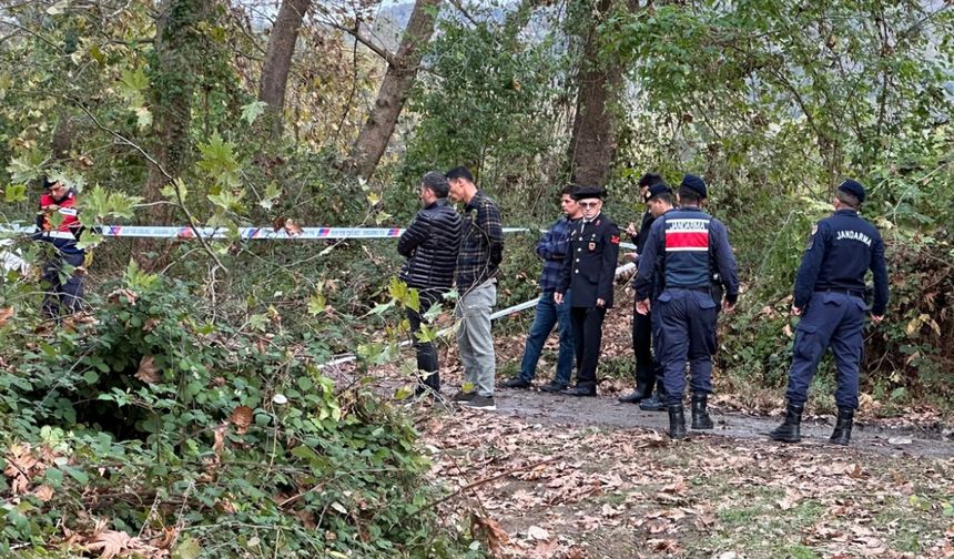 BARTIN'da ırmak kenarında husumetlisi Emrah Üstünsoy'u (35) tabanca ile vurarak öldüren Zafer Üstünsoy (29), yargılandığı davada müebbet hapis cezasına çarptırıldı.