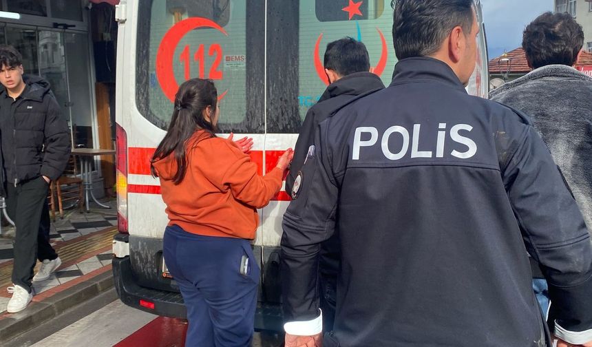Edinilen bilgiye göre, Bartın Yukarıçarşı mevkisinde iki grup arasında bilinmeyen bir nedenle kavga çıktı.