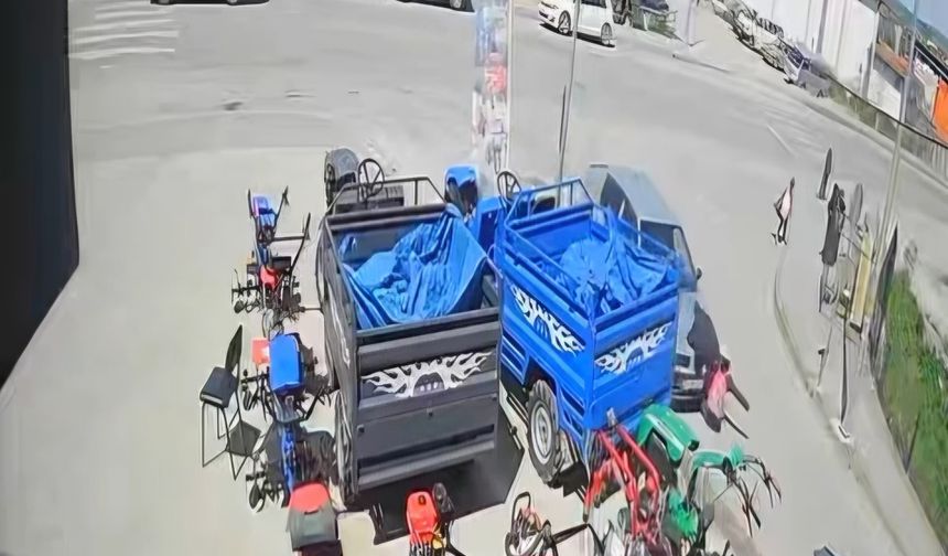 Edinilen bilgiye göre Kanlıırmak Caddesi'nde kavşaktan ters şeride dönen M.G. idaresindeki 74 AAC 274 plakalı otomobil, yolun karşısına geçmek isteyen 11 yaşındaki İ.B.'ye çarptı.