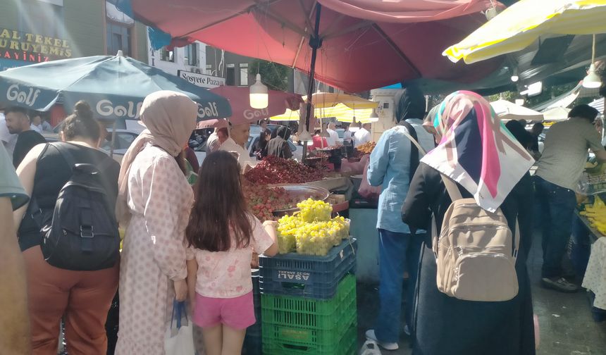 Çarşı pazarda bayram yoğunluğu