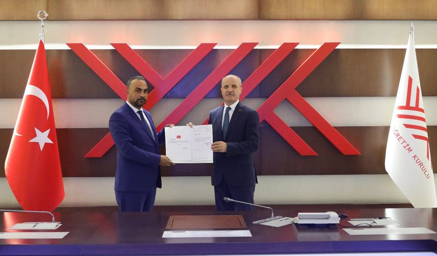 Rektör Akkaya Mazbatasını Aldı