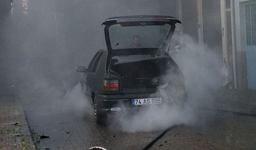 Kozcağız’da Araç Yangını Paniğe Neden Oldu