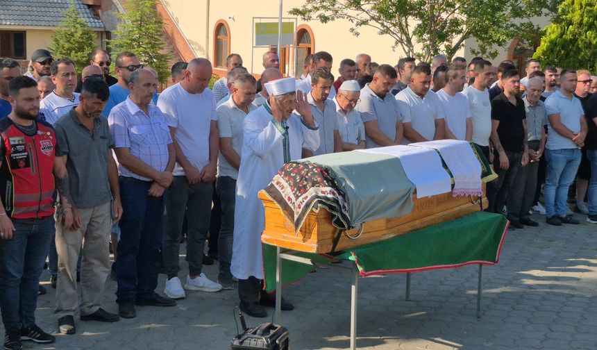 Eski kocası tarafından katledilen kadın dualarla defnedildi