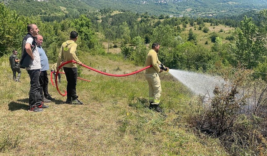 Kopan yüksek gerilim hattı teli yangın çıkarttı