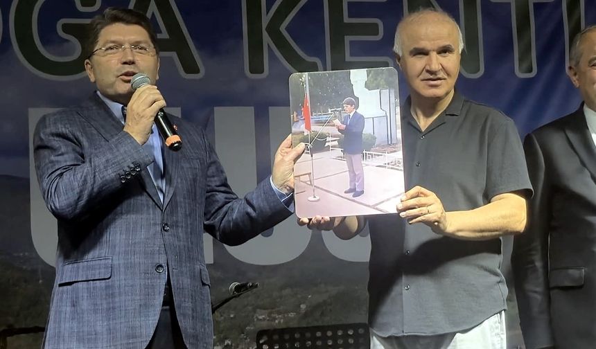 Adalet Bakanı Tunç'u duygulandıran hediye