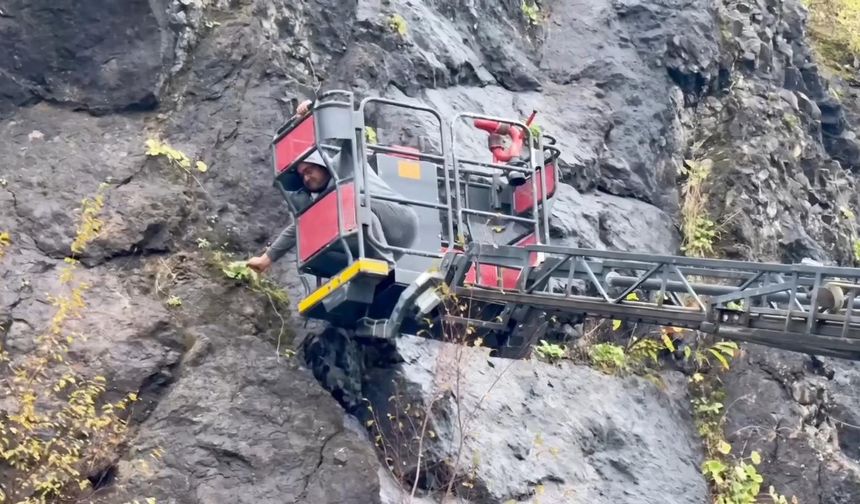 Kayalardan sarkan kablolar paniğe neden oldu