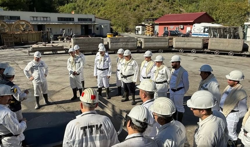 Huzurevindeki emekli madenciler, yeniden maden ocağına indi