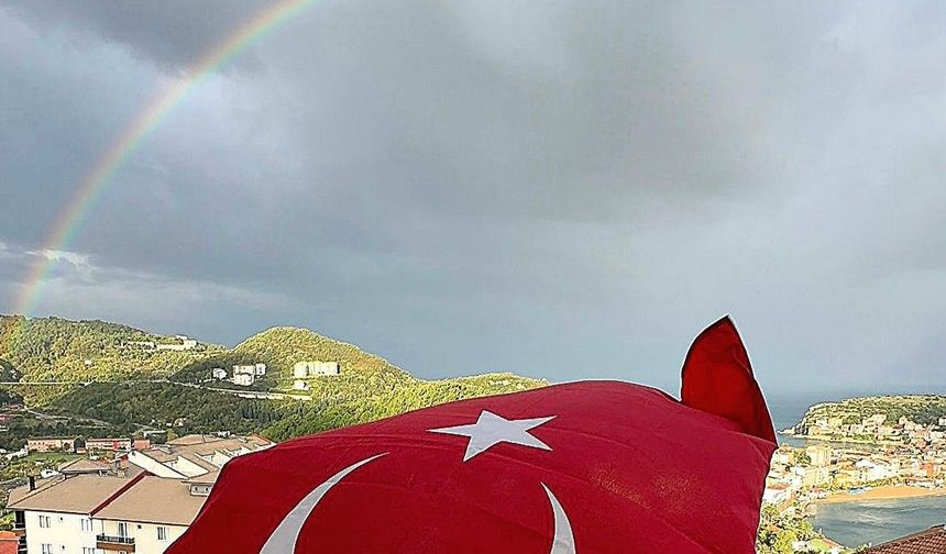 Amasra'da yağmur sonrası gökkuşağı oluştu