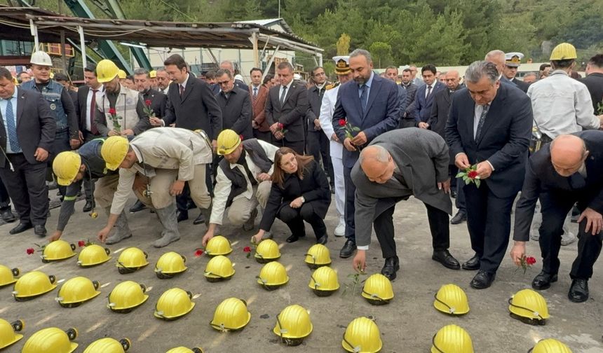 Amasra Maden Faciasında Şehit Olan 43 İşçi Anıldı