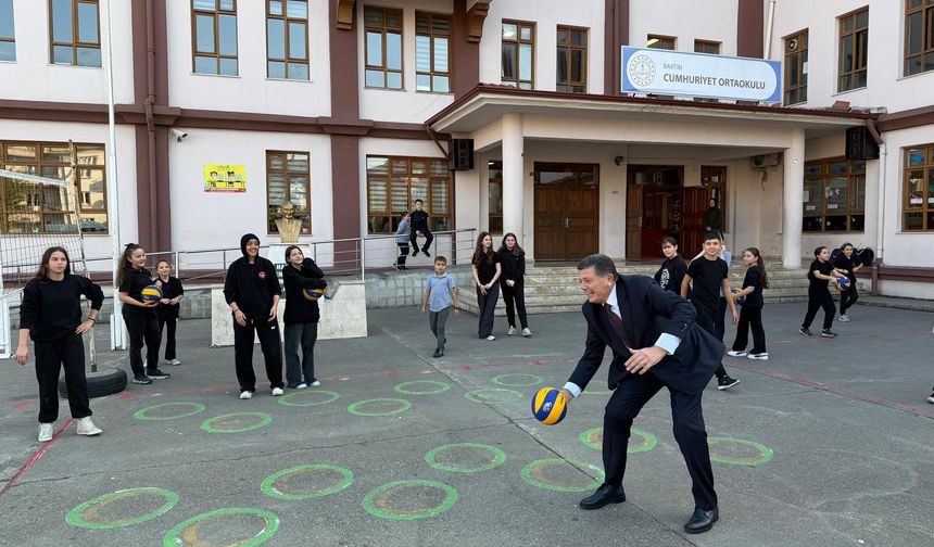 Başkan Yalçınkaya’dan Okullara Ziyaret
