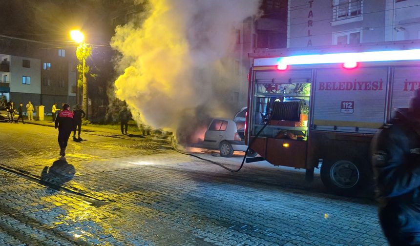 Araç bir anda alev aldı, sürücü son anda kurtuldu