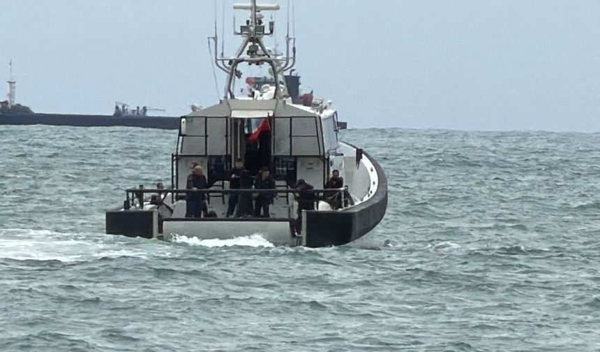 Bartın'da alabora olan lastik bottaki 2 kişi kurtarıldı