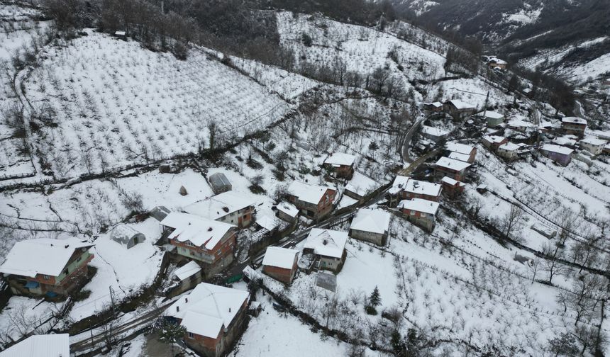 Bartın'da 16 evin duvarlarında çatlaklar oluştu