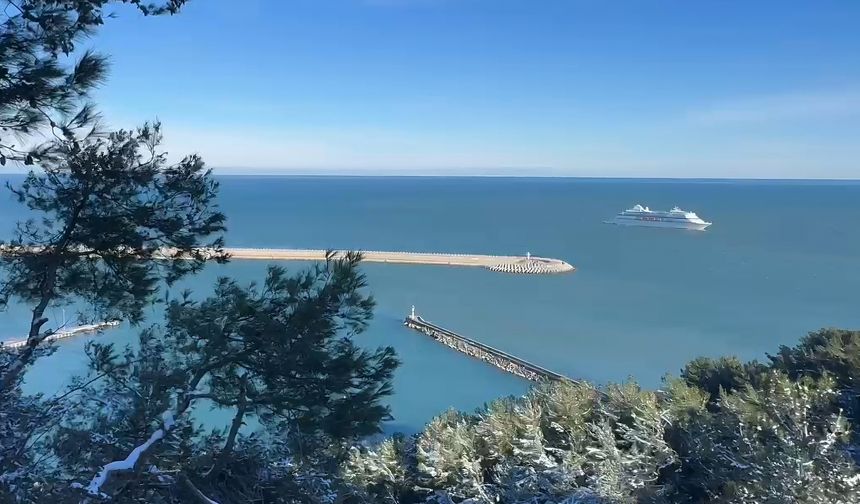 Rus turistlere fırtına engeli