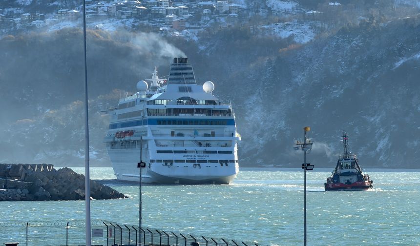 Dev Kuvaziyer Amasra Limanı'na yanaşamadı