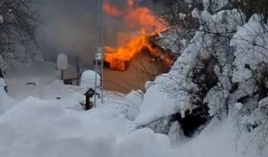 1125 Rakımlı Köyde Ev Yangını