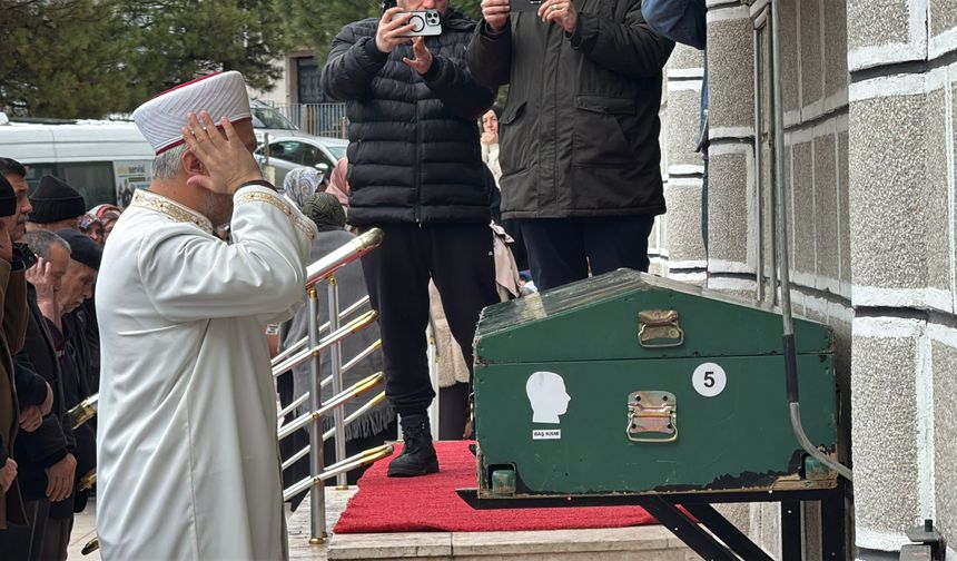 Denizde boğulan gencin cenazesi toprağa verildi