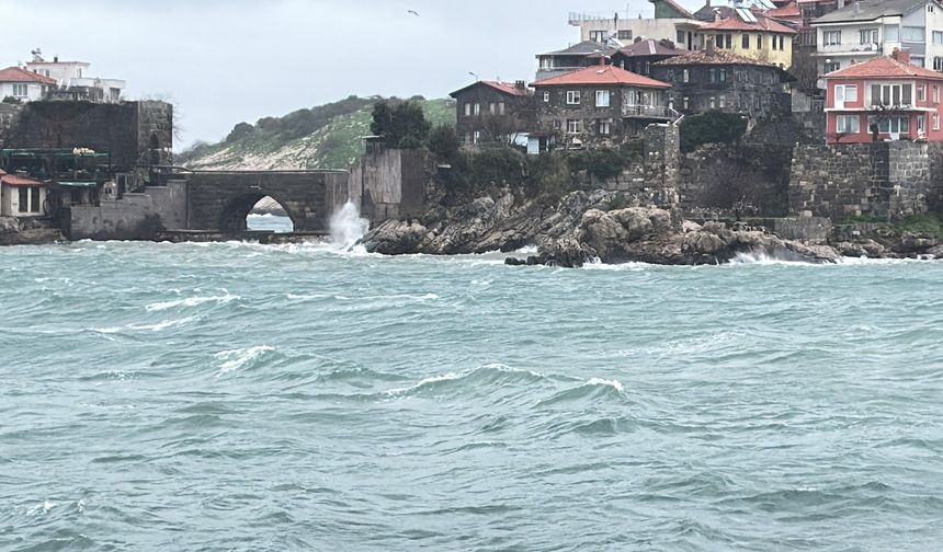 Amasra'da Hırçın Dalgalar