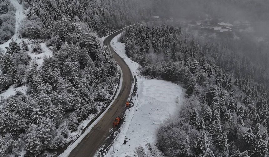 Ahmet Usta geçidi yeniden beyaz örtüyle kaplandı