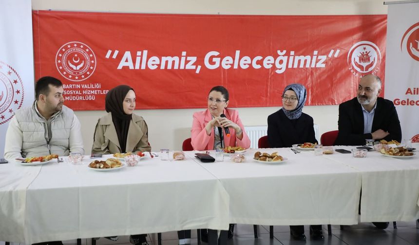 Vali Arslan yeni evlenecek çiftlerle bir araya geldi