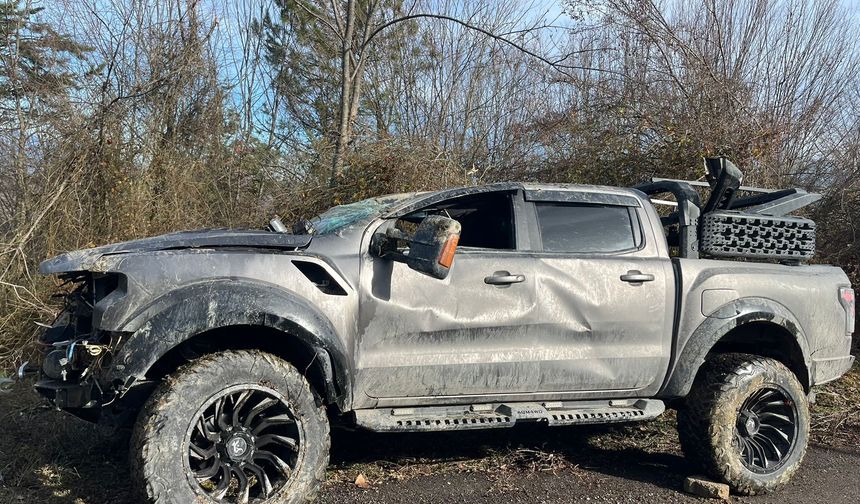 Bartın'da siste yoldan çıkan araç takla attı: 4 yaralı