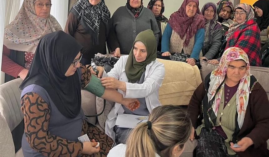 Köy Köy Gezen Sağlıkçılar Kanser Taraması İçin Sahada