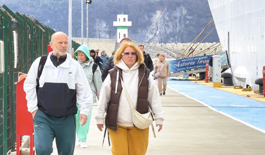 Amasra’ya 2026’nın İlk Rus Turistleri Geldi