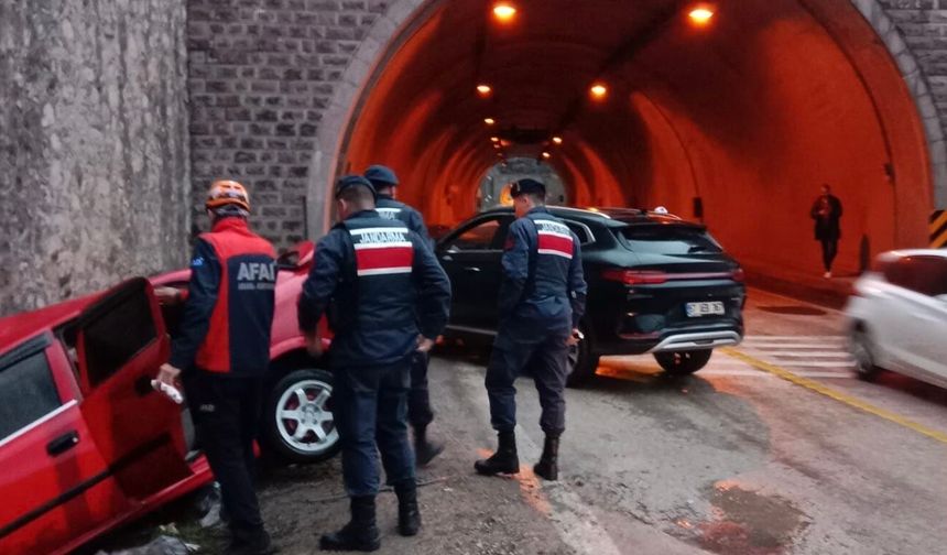Tünel çıkışında feci kaza kamerada: 1 ölü, 5 yaralı