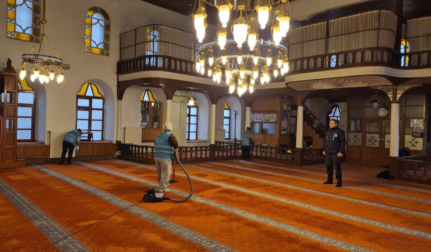 Camiler kadın hükümlüler tarafından bayrama hazırlanıyor