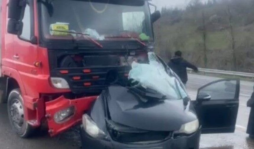 Bartın Yolunda Feci Kaza, Polis Sürücü Ağır Yaralandı